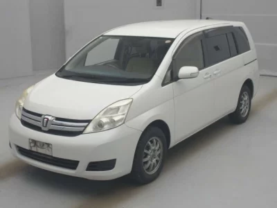 Toyota ISIS  с аукциона в Японии