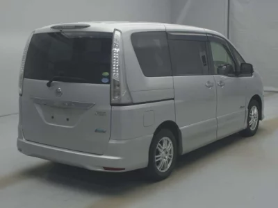 Nissan SERENA  с аукциона в Японии