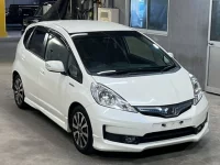 Honda FIT лот № 535 оценка 4  с аукциона в Японии 3