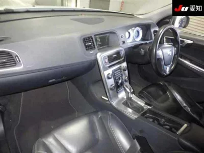 Volvo V60  с аукциона в Японии
