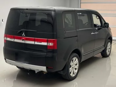 Mitsubishi DELICA D5