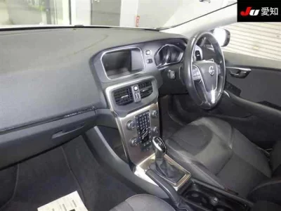 Volvo V40  с аукциона в Японии