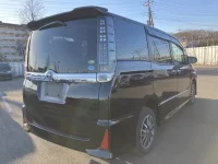 Toyota VOXY лот № 722 оценка RA  с аукциона в Японии 1