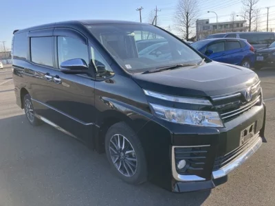 Toyota VOXY  с аукциона в Японии
