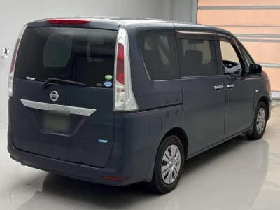 Nissan SERENA  с аукциона в Японии
