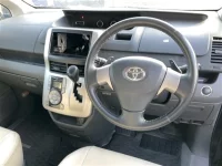 Toyota VOXY лот № 3533 оценка 3  с аукциона в Японии 2