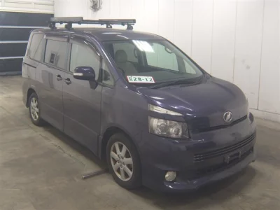 Toyota VOXY  с аукциона в Японии
