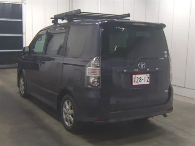 Toyota VOXY  с аукциона в Японии
