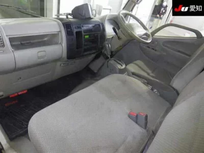 Toyota DYNA  с аукциона в Японии