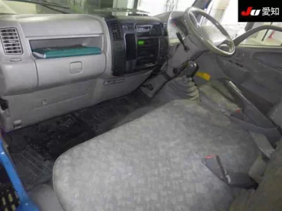 Toyota DYNA  с аукциона в Японии