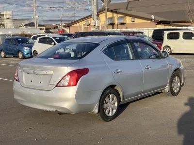 Nissan LATIO  с аукциона в Японии