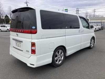Nissan ELGRAND  с аукциона в Японии