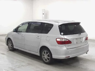 Toyota IPSUM  с аукциона в Японии