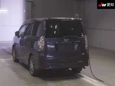 Toyota VOXY  с аукциона в Японии