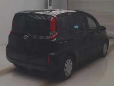 Toyota SIENTA  с аукциона в Японии