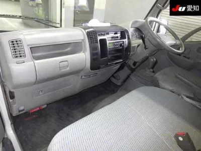 Toyota DYNA  с аукциона в Японии