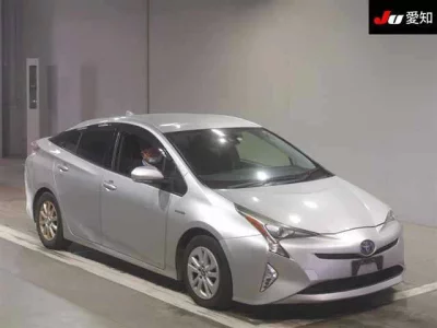 Toyota PRIUS  с аукциона в Японии