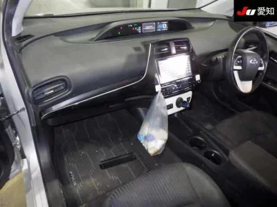 Toyota PRIUS  с аукциона в Японии