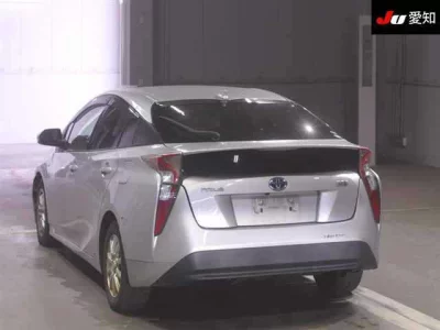 Toyota PRIUS  с аукциона в Японии