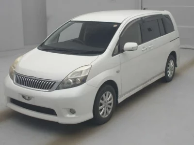 Toyota ISIS  с аукциона в Японии