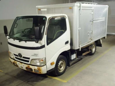 Toyota DYNA  с аукциона в Японии