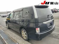 Toyota ISIS лот № 1061 оценка R  с аукциона в Японии 1