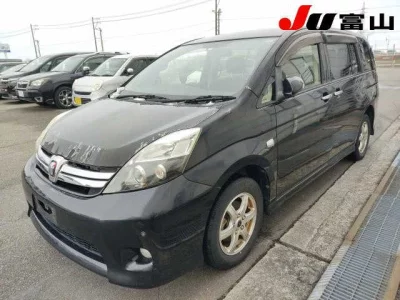 Toyota ISIS  с аукциона в Японии