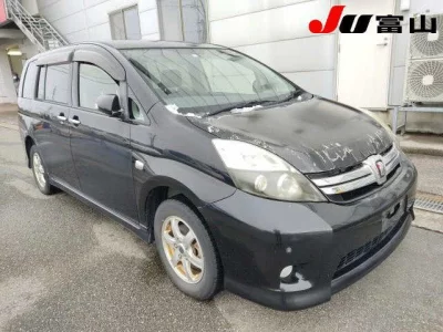 Toyota ISIS  с аукциона в Японии