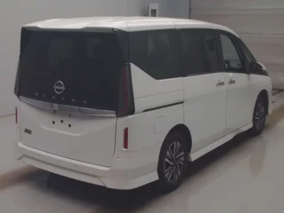 Nissan SERENA  с аукциона в Японии