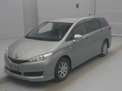 Toyota WISH  с аукциона в Японии