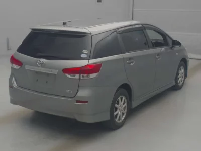 Toyota WISH  с аукциона в Японии