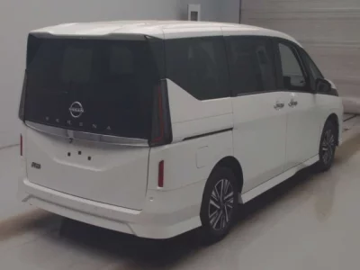 Nissan SERENA  с аукциона в Японии