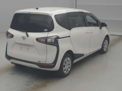 Toyota SIENTA  с аукциона в Японии