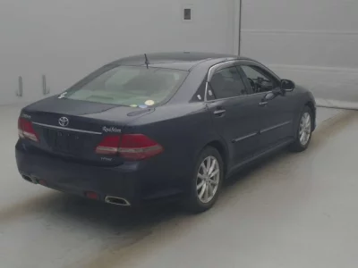 Toyota CROWN  с аукциона в Японии