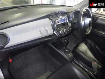 Toyota COROLLA AXIO  с аукциона в Японии