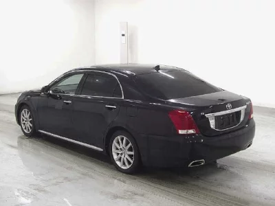 Toyota CROWN  с аукциона в Японии