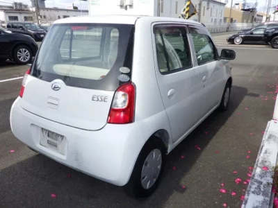 Daihatsu Esse