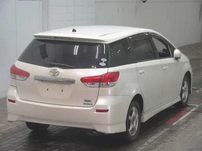 Toyota WISH  с аукциона в Японии