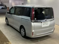 Toyota NOAH лот № 3053 оценка R  с аукциона в Японии 1