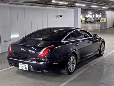 Jaguar XJ SERIES