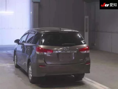Toyota WISH  с аукциона в Японии