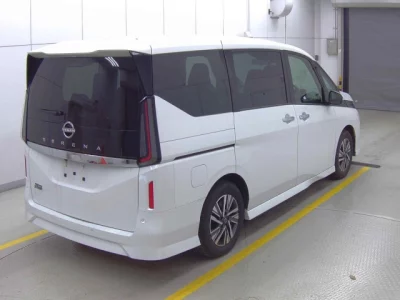 Nissan SERENA  с аукциона в Японии