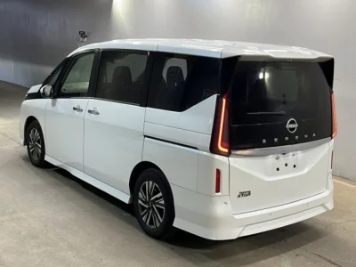 Nissan SERENA  с аукциона в Японии