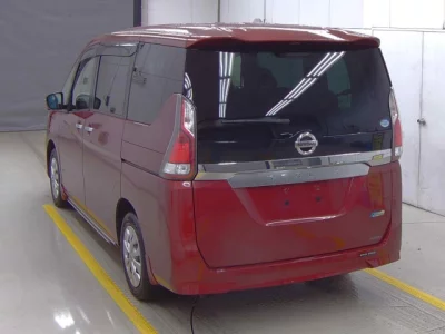 Nissan SERENA  с аукциона в Японии