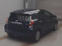 Toyota AQUA лот № 2256 оценка 3.5  с аукциона в Японии 1