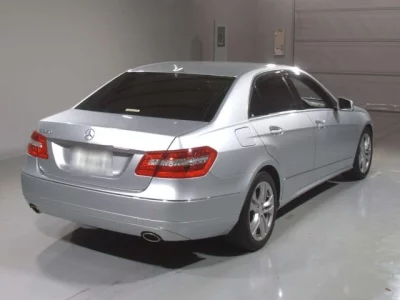 Mercedes-Benz E CLASS  с аукциона в Японии