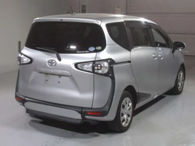 Toyota SIENTA  с аукциона в Японии