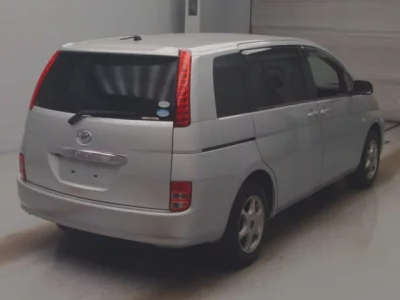 Toyota ISIS  с аукциона в Японии