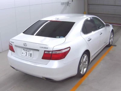 Lexus LS  с аукциона в Японии