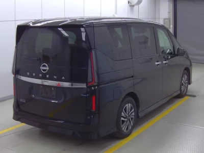 Nissan SERENA  с аукциона в Японии